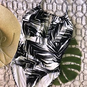 La Blanca Black and White one piece🌴😍♥️